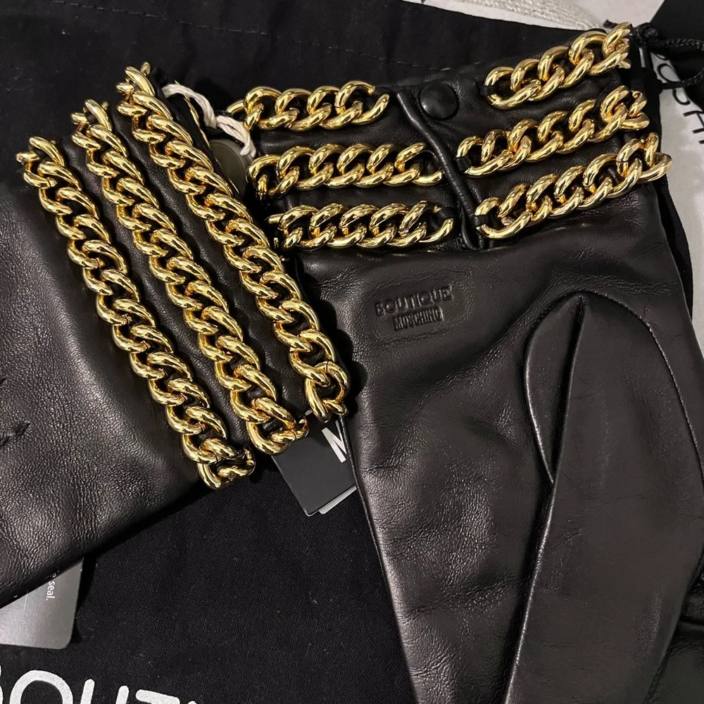 MOSCHINO BOUTIQUE NWT AUTHENTIC RARE GOLD LINK CHAIN BLACK LEATHER SOFT GLOVES